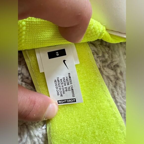 Nike Grip 3 Match Goalkeeper Gloves Soccer Gloves - Picture 4 of 5